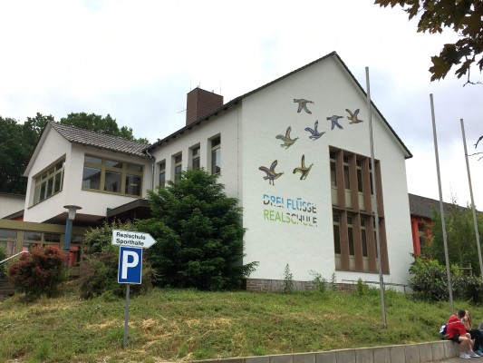 hauptgebaeude neu